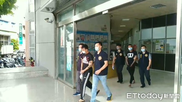 ▲高雄市刑大與小港分局破獲蘇姓角頭暴力收取按摩護膚業者保護費案件。（圖／記者張君豪翻攝）