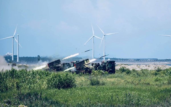 ▲▼三軍聯合反登陸作戰操演　中部海灘實彈發射。（圖／翻攝畫面）