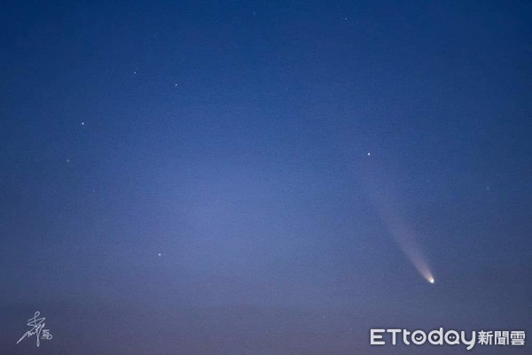 ▲▼透過相機鏡頭捕捉到彗星長長的彗尾，相當難得。（圖／民眾李明國提供，下同）