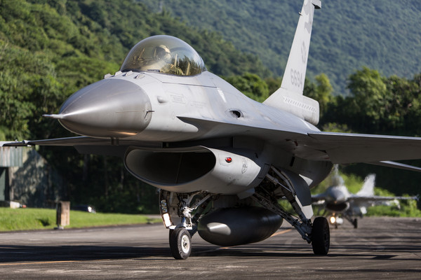 ▲▼空軍F-16戰機進行戰備轉場任務。（圖／軍聞社）