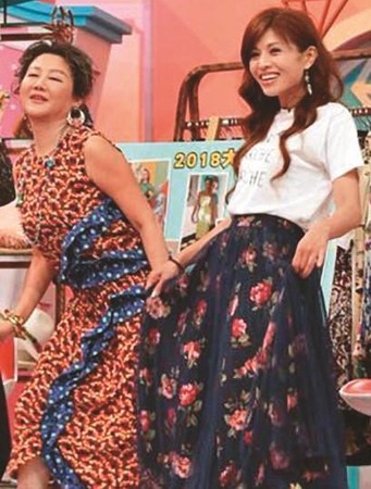 藍心湄（左）經常在《女人我最大》節目，和林葉亭（右）等人一起指導時尚穿著。（翻攝自李佑群臉書）