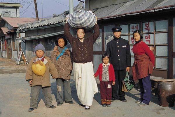 台灣觀眾對張美姬(中)最熟悉的作品《六個孩子》。（圖／報系資料照片）