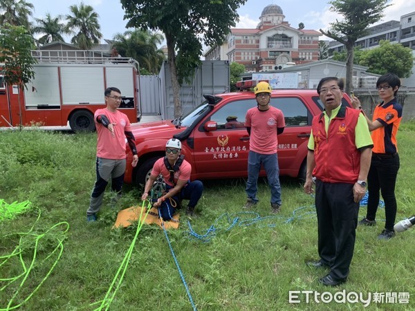 ▲持續強化消防人員繩索裝備專研繩索救援技術，台南市消防局辦教育訓練。（圖／記者林悅翻攝，下同）