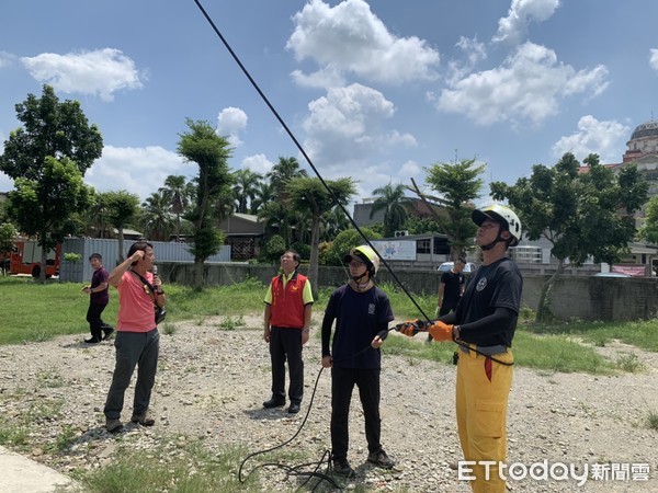 ▲持續強化消防人員繩索裝備專研繩索救援技術，台南市消防局辦教育訓練。（圖／記者林悅翻攝，下同）