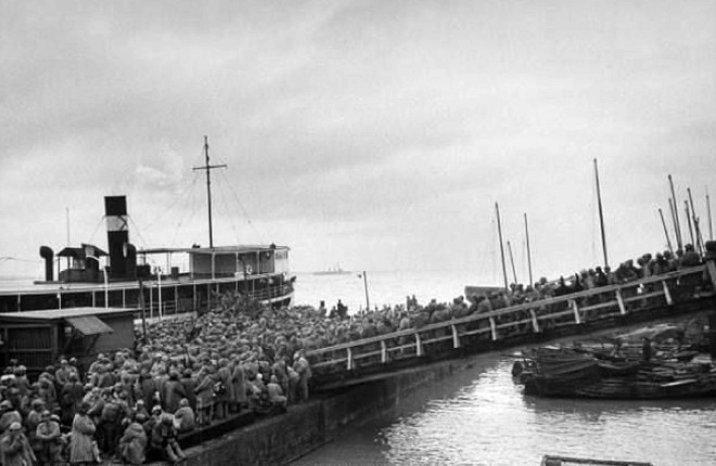 ▲▼1949年，國軍在吳淞上船撤往台灣（圖／維基百科／公共領域）