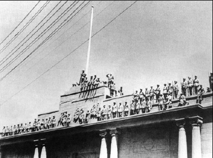 ▲1949年4月23日，解放軍攻陷南京總統府。（圖／維基百科）