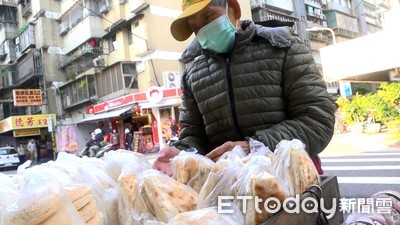 靠賣饅頭維生！98歲爺爺「凌晨2點就起床準備」　網佩服：真不簡單