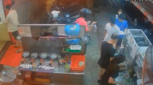 台南女訂外送控「泡菜冬粉沒泡菜」要退費　店家公布監視器回應了。（圖／東森新聞）
