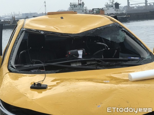 ▲▼ 台中港計程車墜海釀4死            。（圖／記者白珈陽攝）