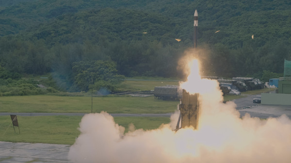 ▲▼三軍聯合火力打擊實彈射擊-空軍防空部射擊天弓三型防空飛彈。（國防部提供）