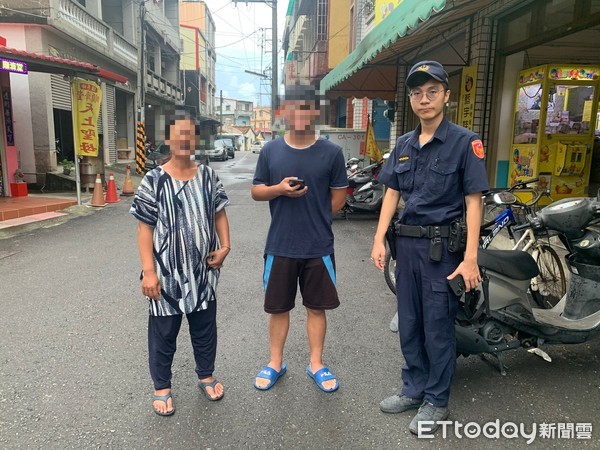 ▲屏東縣枋寮警分局佳冬分駐所員警陪同少年找回手機，讓他很感動             。（圖／記者陳崑福翻攝）