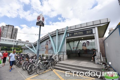 大陸地鐵搶座太激烈! 小孩被嚇到「產生心理問題」
