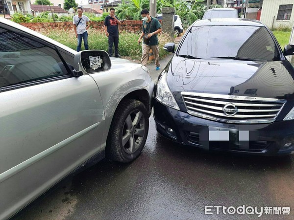 ▲台南市警五分局查緝王姓毒犯時，遭王嫌開車衝撞偵防車拒捕，警方開槍制止緝獲，起獲毒品。（圖／記者林悅翻攝，下同）