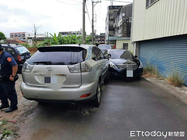 ▲台南市警五分局查緝王姓毒犯時，遭王嫌開車衝撞偵防車拒捕，警方開槍制止緝獲，起獲毒品。（圖／記者林悅翻攝，下同）