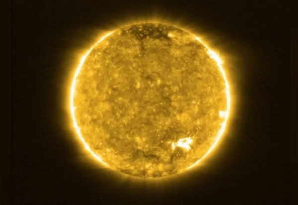 ▲▼ SolO在6月中首次通過近日點，於距離太陽7700公里之處拍攝照片。（圖／翻攝自European Space Agency）