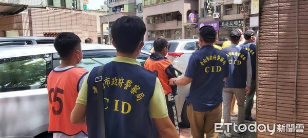 ▲害前台南市警局長周幼偉被拔官的槍擊案兩方人馬12人，全部被警方拘提逮捕到案，依法送辦。（圖／記者林悅翻攝，下同）