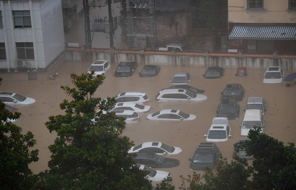▲湖北恩施受到洪災，城市嚴重淹水。（圖／CFP）