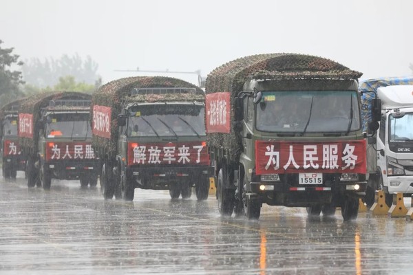 ▲▼「解放軍來了！」　陸出動「71集團軍」赴洪水前線搶救。（圖／翻攝陸媒）