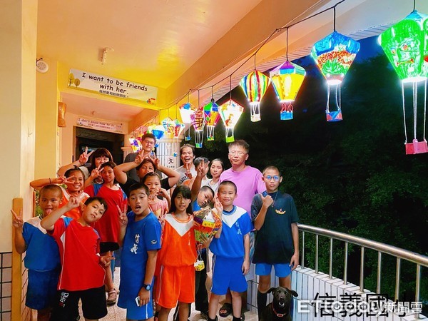 ▲▼ 台東學童彩繪熱氣球裝點校園，暑假歡迎大家一起來看熱氣球。（圖／記者楊鈞典翻攝，下同）