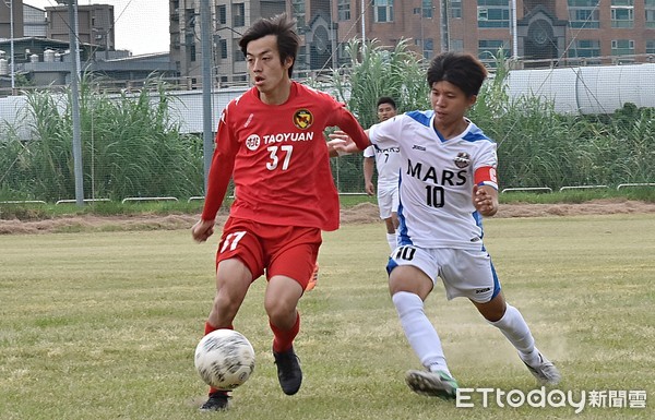 ▲▼  台乙開幕戰，桃園國際（紅）對上TJ FC      。（圖／記者謝孟儒攝）