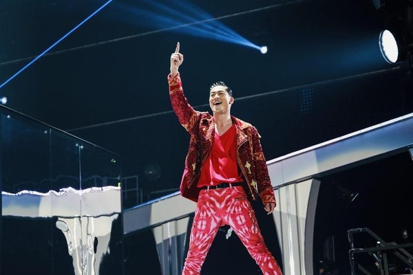 線上演出無法直接與觀眾互動且感受觀眾的活力，AKIRA為此特地加強健身訓練讓自己保持最佳狀況上陣。（LDH提供）