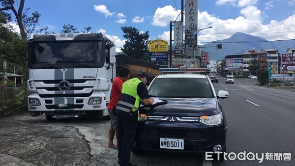 ▲▼南投警積極取締砂石車違規。（圖／記者白珈陽翻攝）