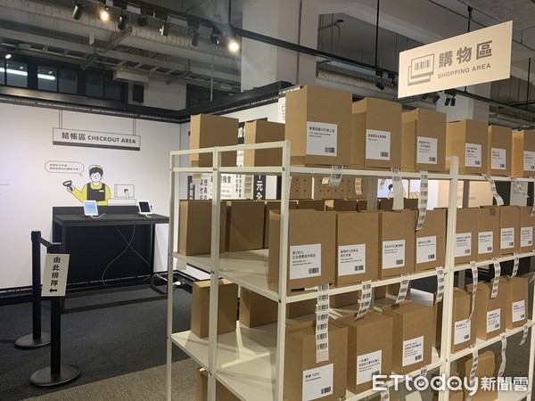 ▲▼「台灣設計研究院」與Re-lab資訊團隊攜手，策劃全台首場以「當代消費體驗」為主軸的設計主題展&mdash;&mdash;「當代購物體驗製造機」。（圖／記者林育綾攝）