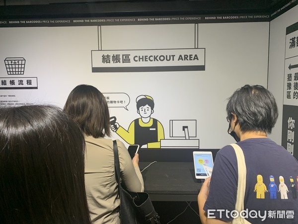 ▲▼「台灣設計研究院」與Re-lab資訊團隊攜手，策劃全台首場以「當代消費體驗」為主軸的設計主題展&mdash;&mdash;「當代購物體驗製造機」。（圖／記者林育綾攝）