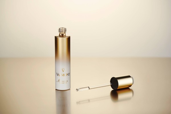 ▲Valmont 極致保濕強效精華，售價 $6,500/50ml。（圖／翻攝於Valmont官方網站）