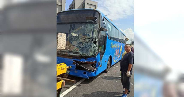 遊覽車原定要去太平山一日遊，卻在國道3號遇上車禍，女導遊因此慘死。（圖／翻攝畫面）