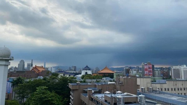 ▲▼雷雨胞。（圖／翻攝自鄭明典臉書）