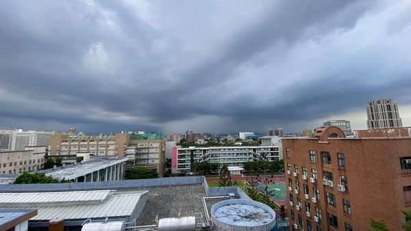 ▲▼雷雨胞。（圖／翻攝自鄭明典臉書）