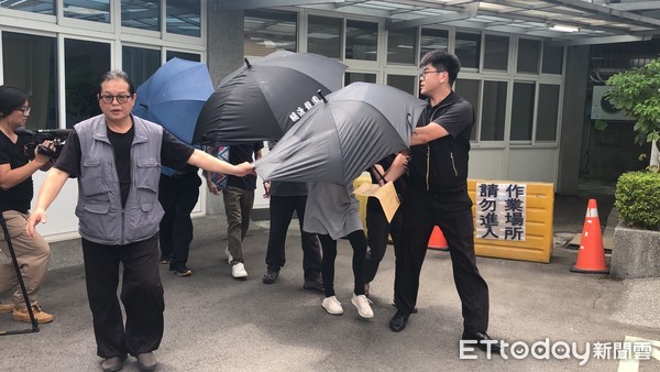 ▲▼曾華崇家屬24日至北殯報驗。（圖／記者邱中岳攝）
