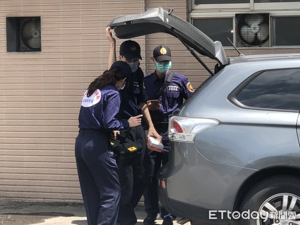 ▲▼曾華崇家屬24日至北殯報驗。（圖／記者邱中岳攝）