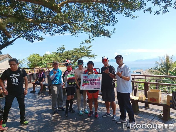 ▲比媽與小比開啟為期12日的畢旅。（圖／粉專「小比的跑旅雜記」授權提供）