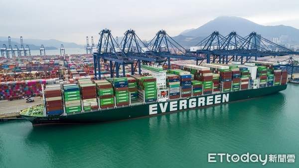 ▲長榮海運旗下長信輪為12,000 TEU級貨櫃輪，現在配置於長榮海運的遠東-美國東岸航線。（圖／長榮提供）
