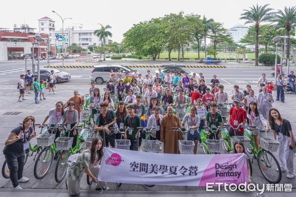 ▲佛光山南台別院青少年空間美學夏令營，來自於全台各地的營隊學員們，行經永華路、平豐路後穿越安億橋來到安平舊聚落，透過闖關活動深度認識台南安平。（圖／記者林悅翻攝，下同）