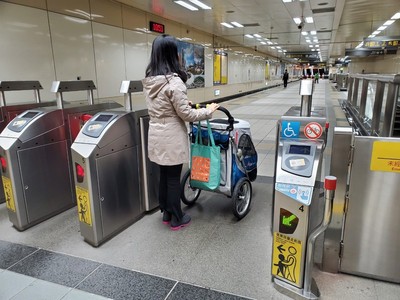 可用Apple Pay、Line pay嗶進站！北捷閘門更新　今年10月底完工