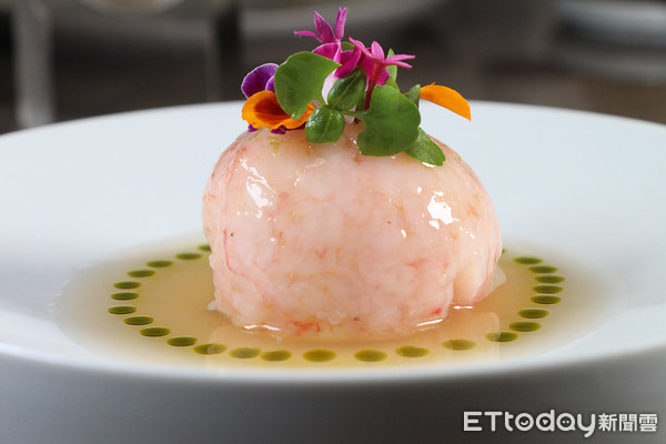 ▲加入龍蝦與海膽　CROM Taipei夏季菜單還用不同「酸度」調味。（圖／記者黃士原攝）