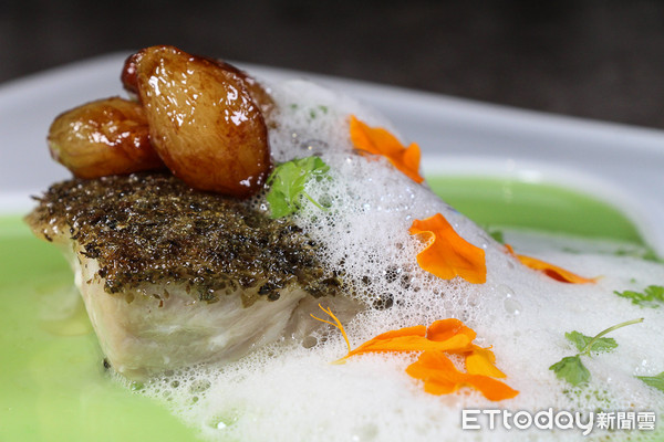 ▲加入龍蝦與海膽　CROM Taipei夏季菜單還用不同「酸度」調味。（圖／記者黃士原攝）