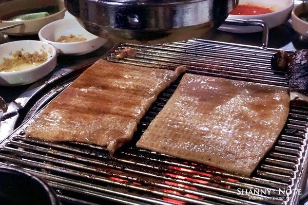 ▲INFINITE愛吃的漢江烤豬皮。（圖／Shanny授權提供）