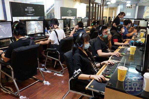 網銀國際舉行「射擊菁英積分挑戰賽」，邀請玩家體驗即將上市的台灣自製射擊遊戲《CODE2040》。