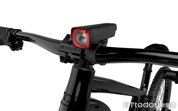▲邑昇推出今年旗艦新款AF400K自行車燈。（圖／邑昇提供）