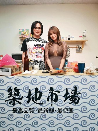 久未在台灣露面的范植偉（左），上月獻出初次直播，賺得2萬元的來賓費，也算是為復出試水溫。（翻攝自范植偉臉書）