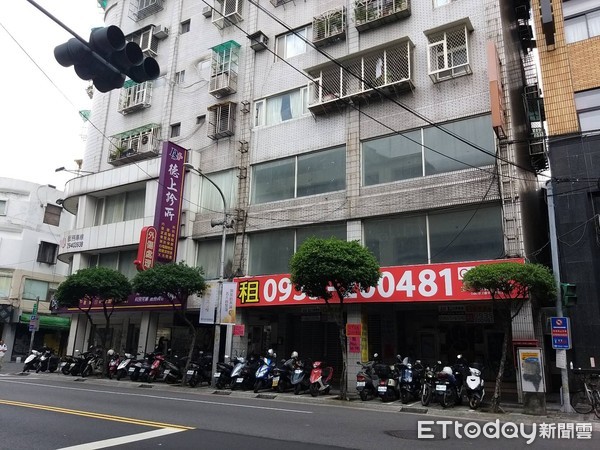 ▲▼永和智光商工旁3層店面開價45萬元招租。（圖／記者黃靖惠攝）