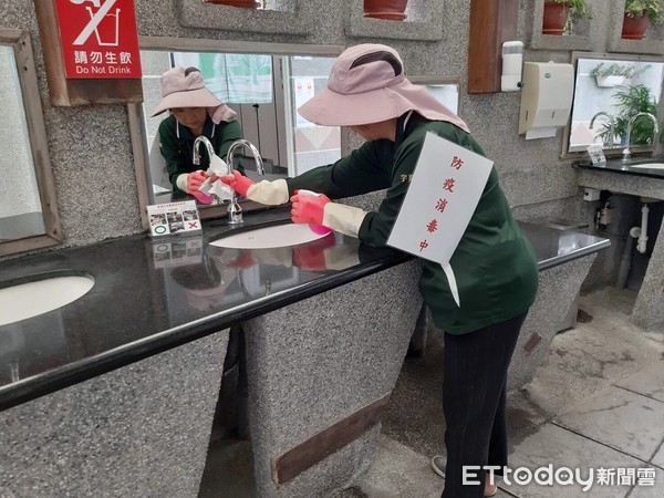 ▲東管處增加景區交通疏導人力，視停車狀況彈性開放路邊停車。（圖／東管處提供，下同）