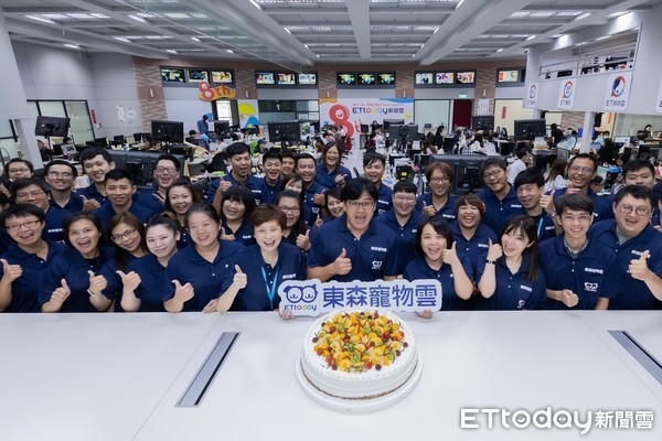 ▲▼東森寵物雲商店今年7月全台門市突破百家，會員人數突破100萬人，新開幕的苗栗苑裡店也創下單日最加銷售業績。全門市店長在公司舉辦慶功宴。（圖／記者徐文彬攝影）