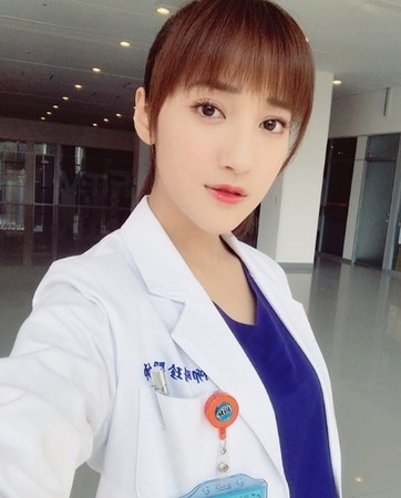 ▲夏宇禾先前在《實習醫師鬥格》裡飾演女醫師。（圖／翻攝自夏宇禾Instagram）
