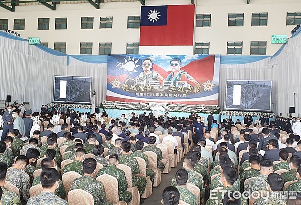 ▲陸軍航特部601旅殉職飛官30日在「龍城」基地舉行聯合公祭儀式。（圖／記者沈繼昌翻攝）