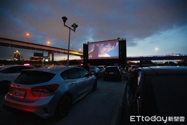 ▲汽車電影院,TEXAS ROADHOUSE餐點。（圖／新光影城提供）